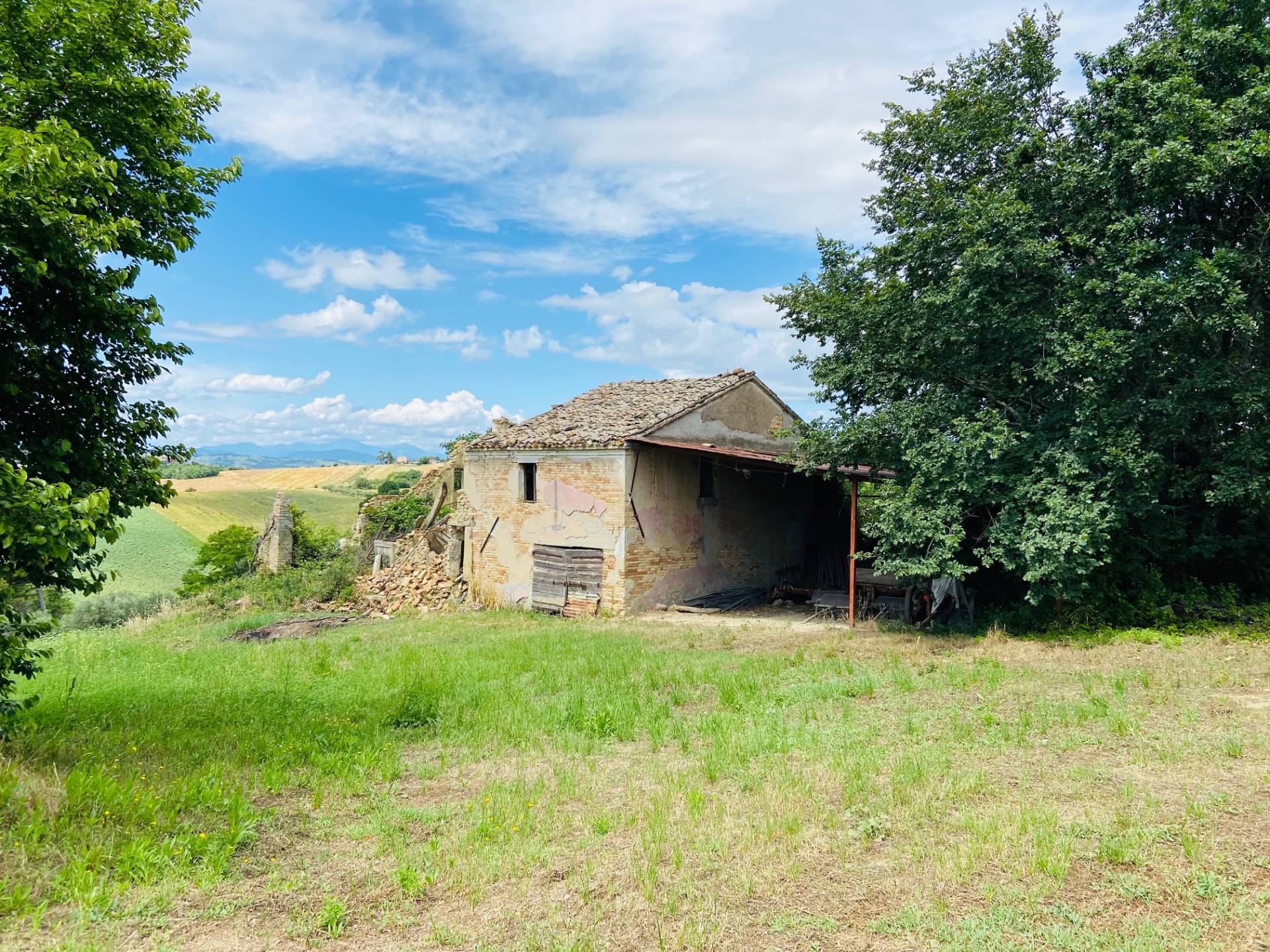 Doppio Casolare in vendita a Belvedere Ostrense