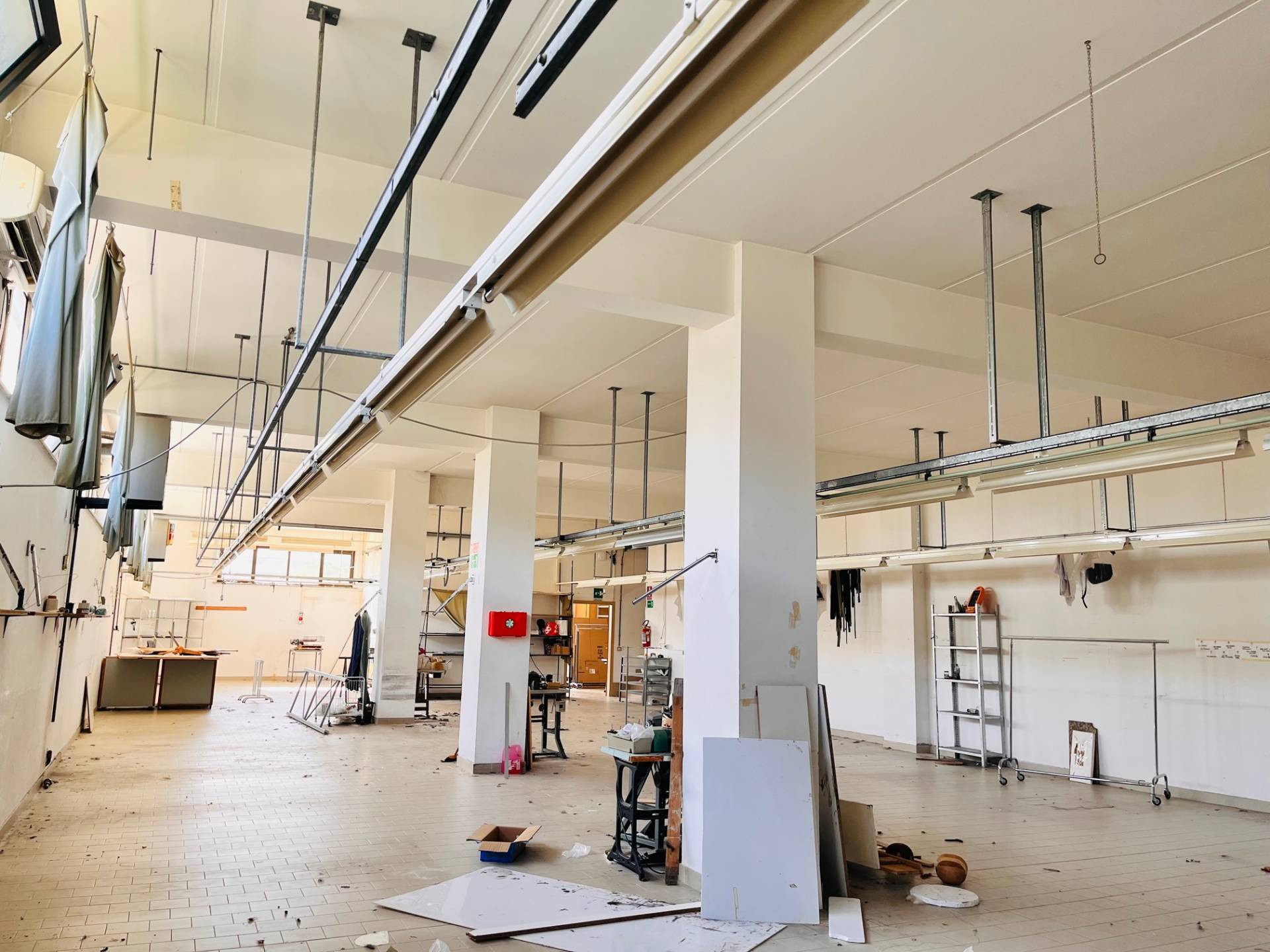 Laboratorio/capannone industriale in affitto a Monte San Vito, Borghetto