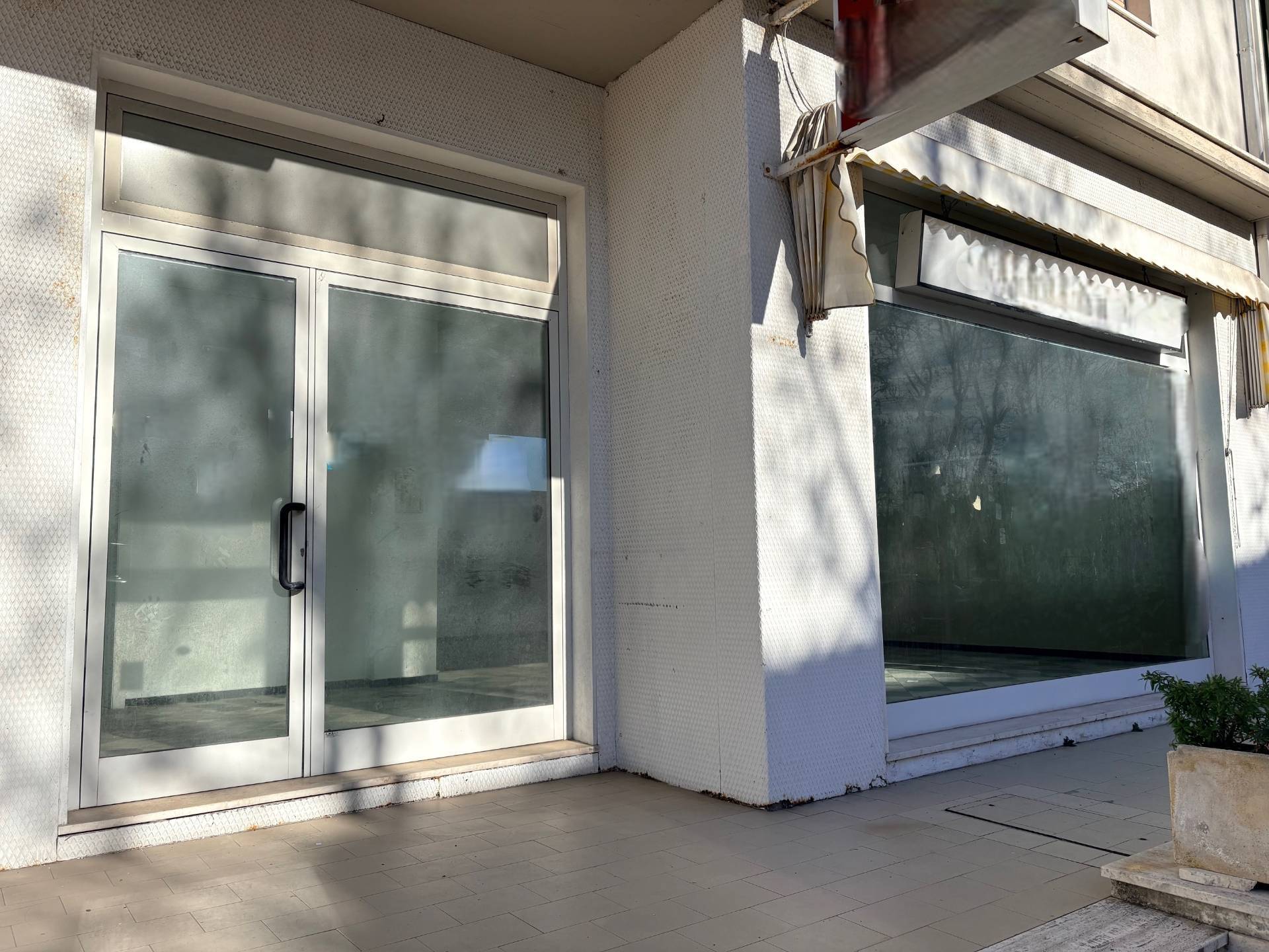 Locale commerciale in vendita a Montemarciano, Marina di Montemarciano