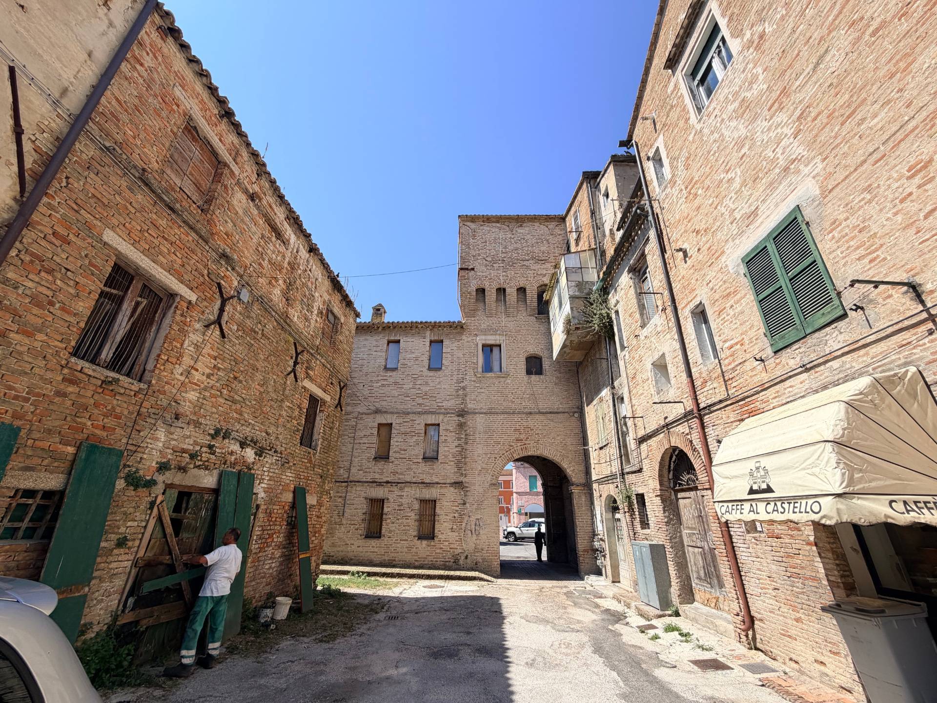3 appartamenti e garage in vendita a Falconara Marittima