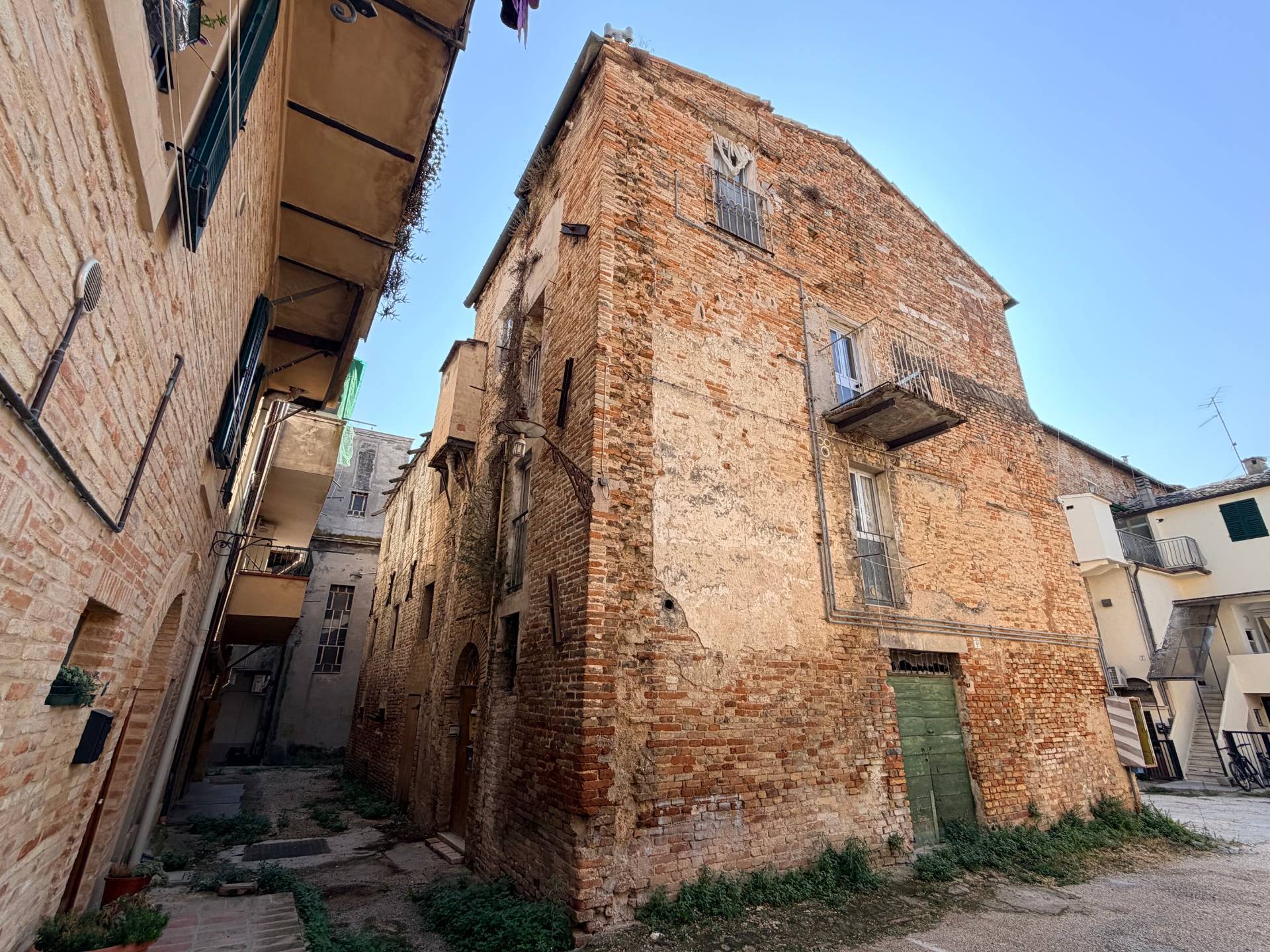 3 appartamenti e garage in vendita a Falconara Marittima