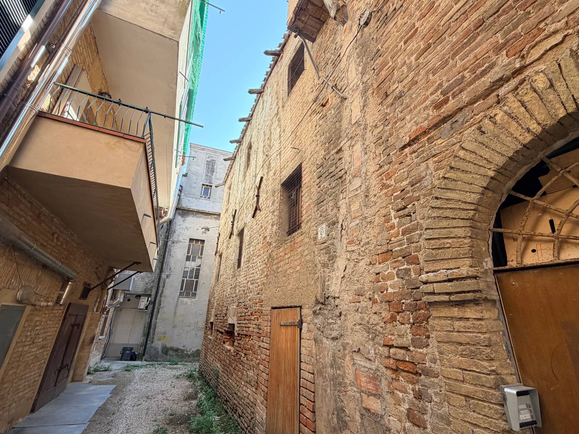 3 appartamenti e garage in vendita a Falconara Marittima