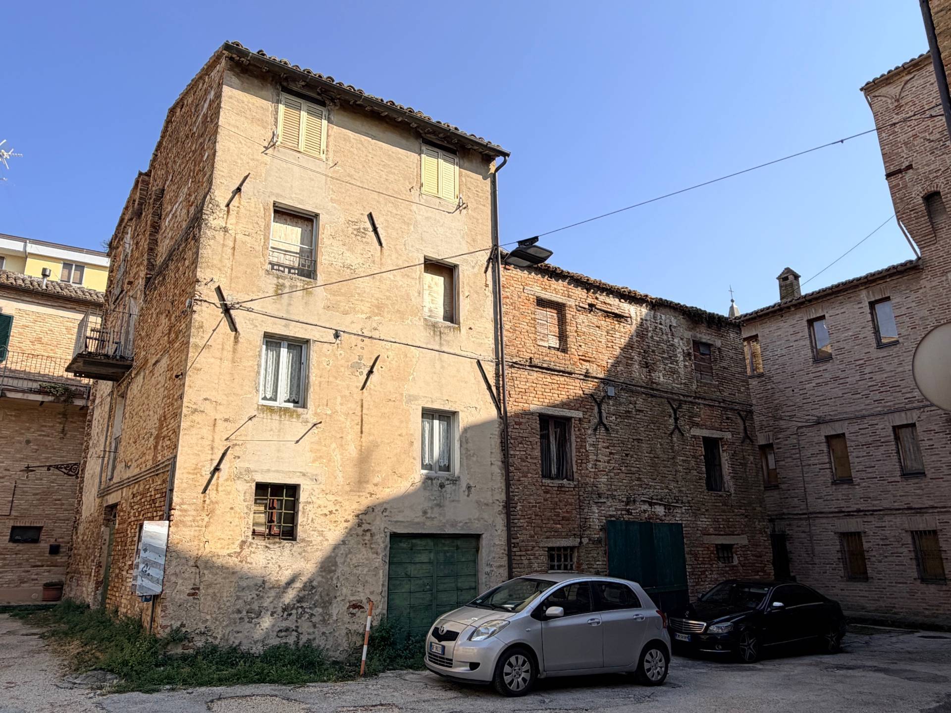3 appartamenti e garage in vendita a Falconara Marittima