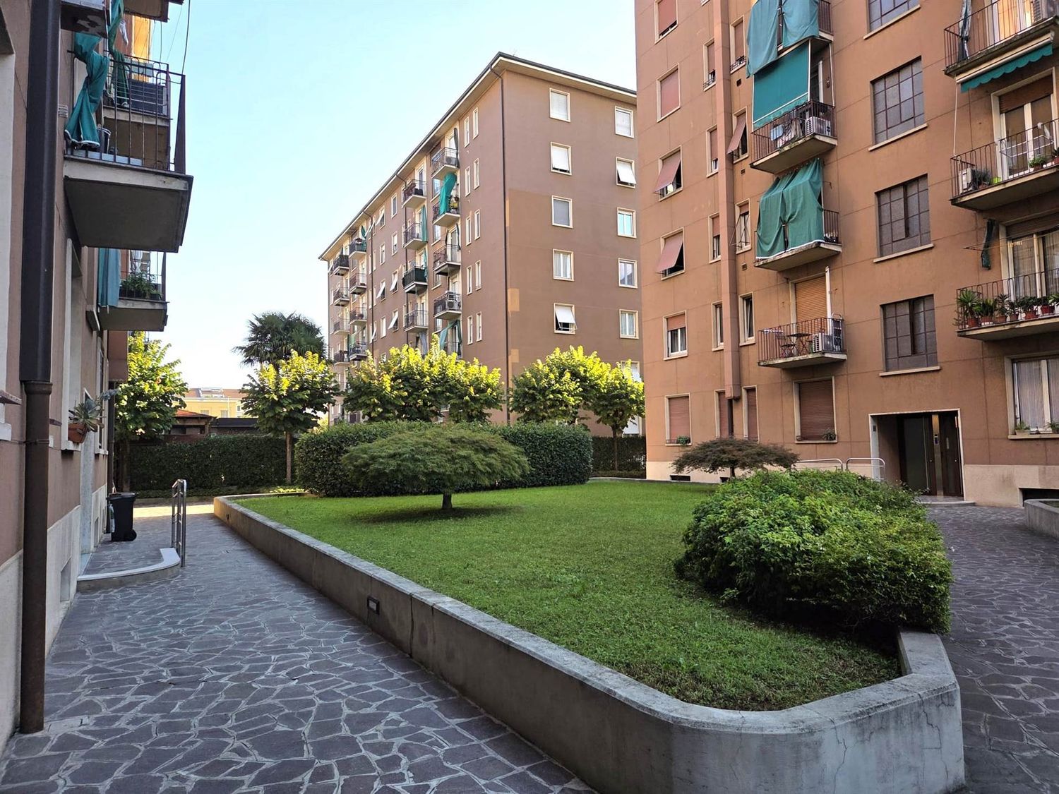 Bilocale in vendita in viale giovanni suzzani 92, Milano