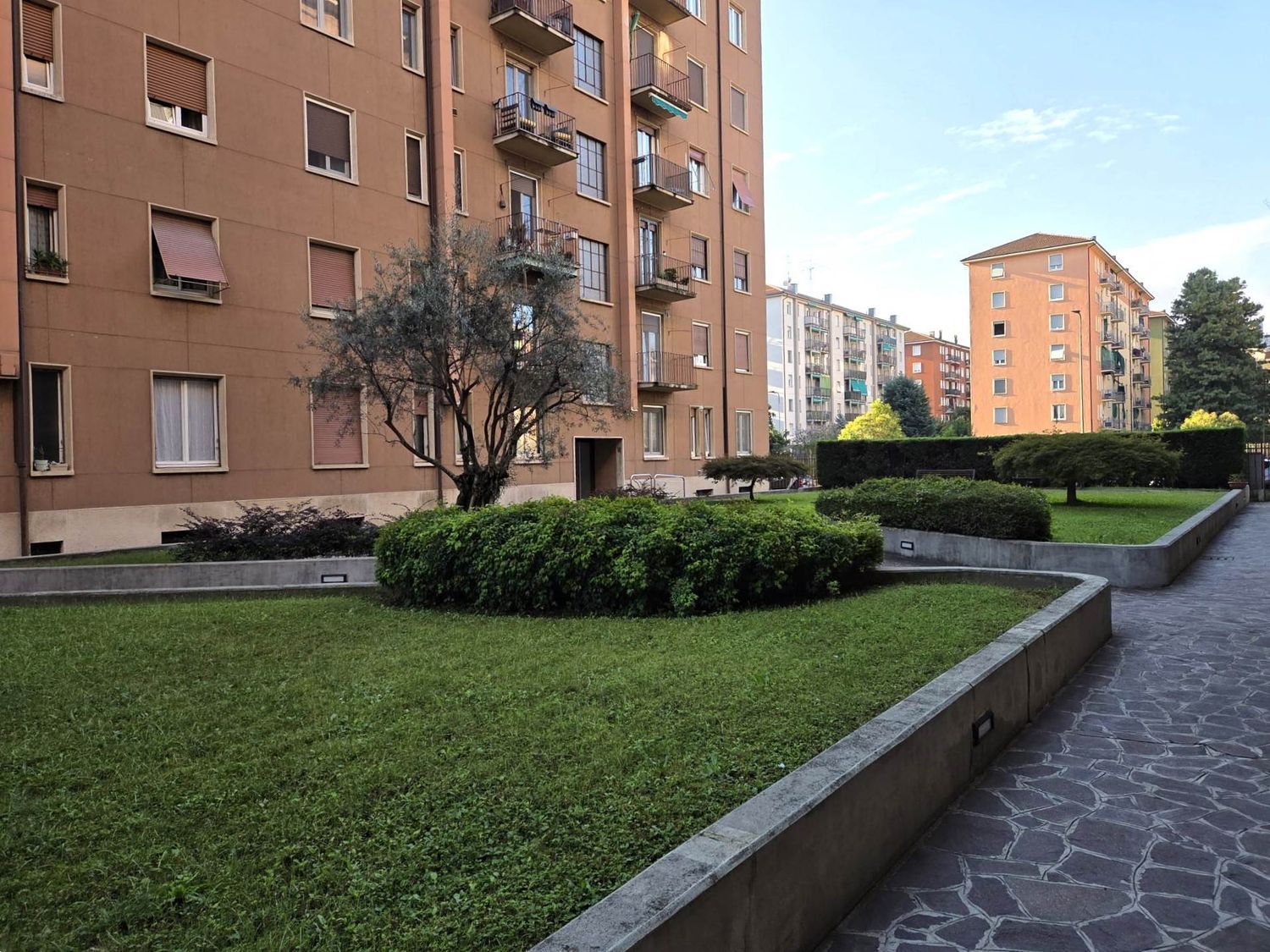 Bilocale in vendita in viale giovanni suzzani 92, Milano