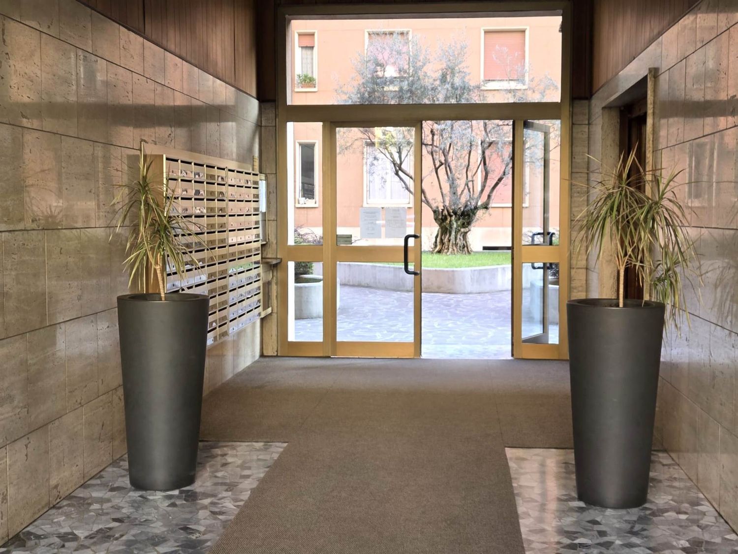 Bilocale in vendita in viale giovanni suzzani 92, Milano