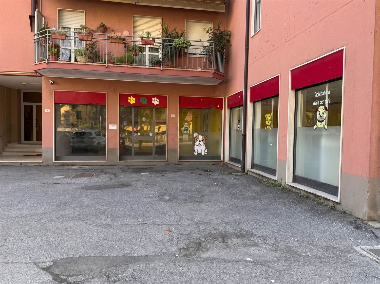 Locale commerciale in affitto in via via foscolo ugo 9, Casatenovo