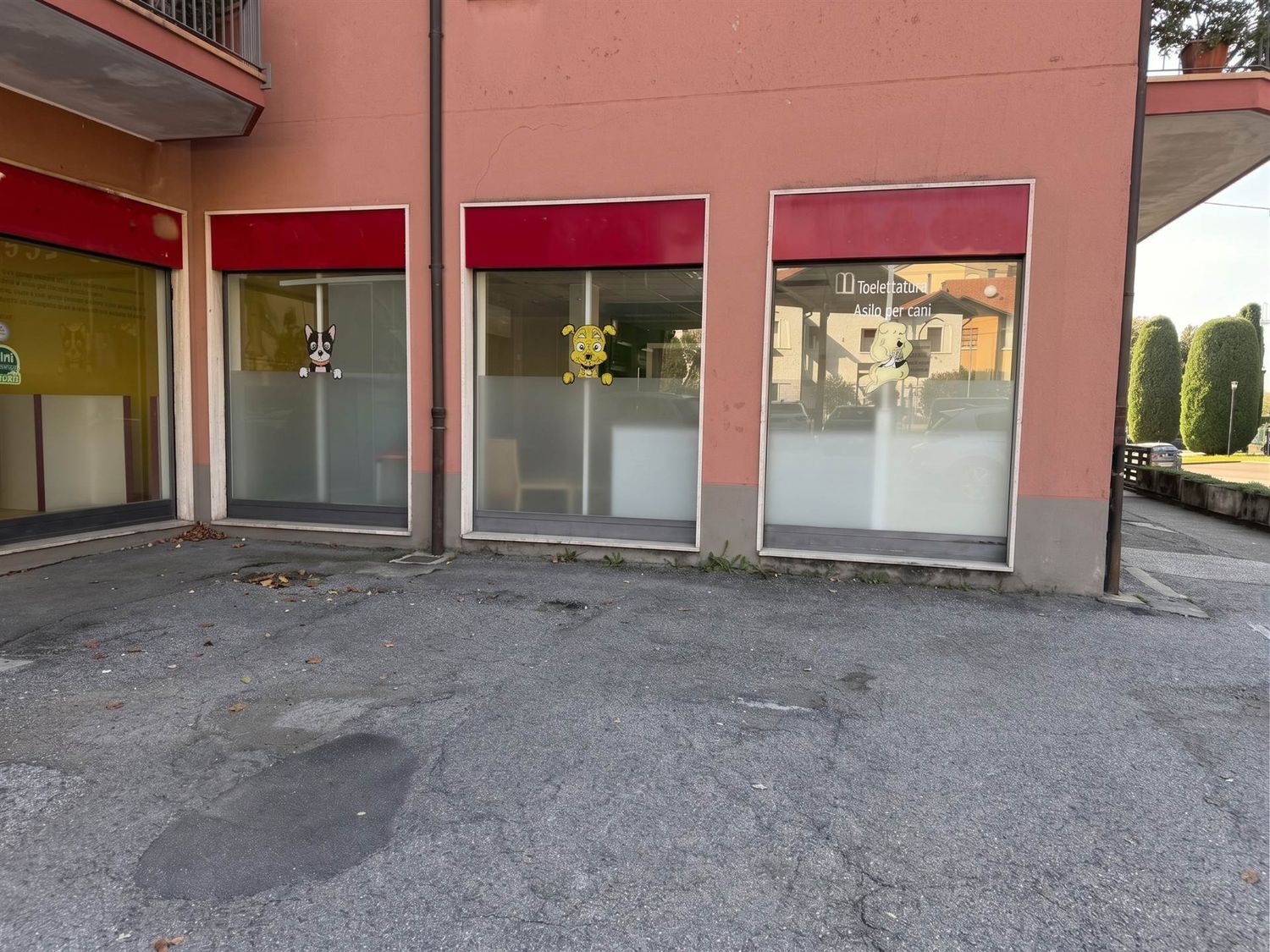 Locale commerciale in affitto in via via foscolo ugo 9, Casatenovo
