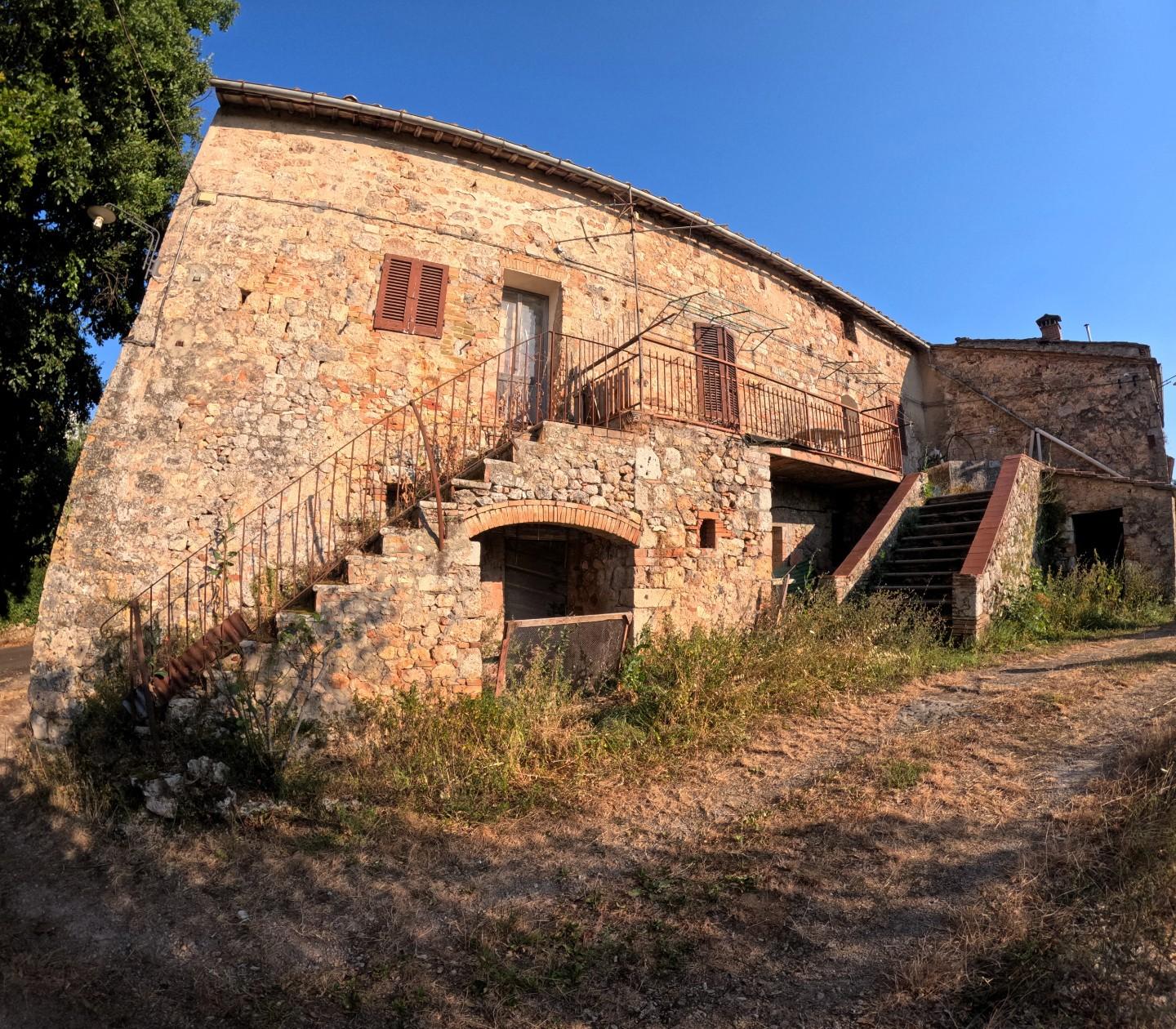 Rustico con giardino a Casole d'Elsa