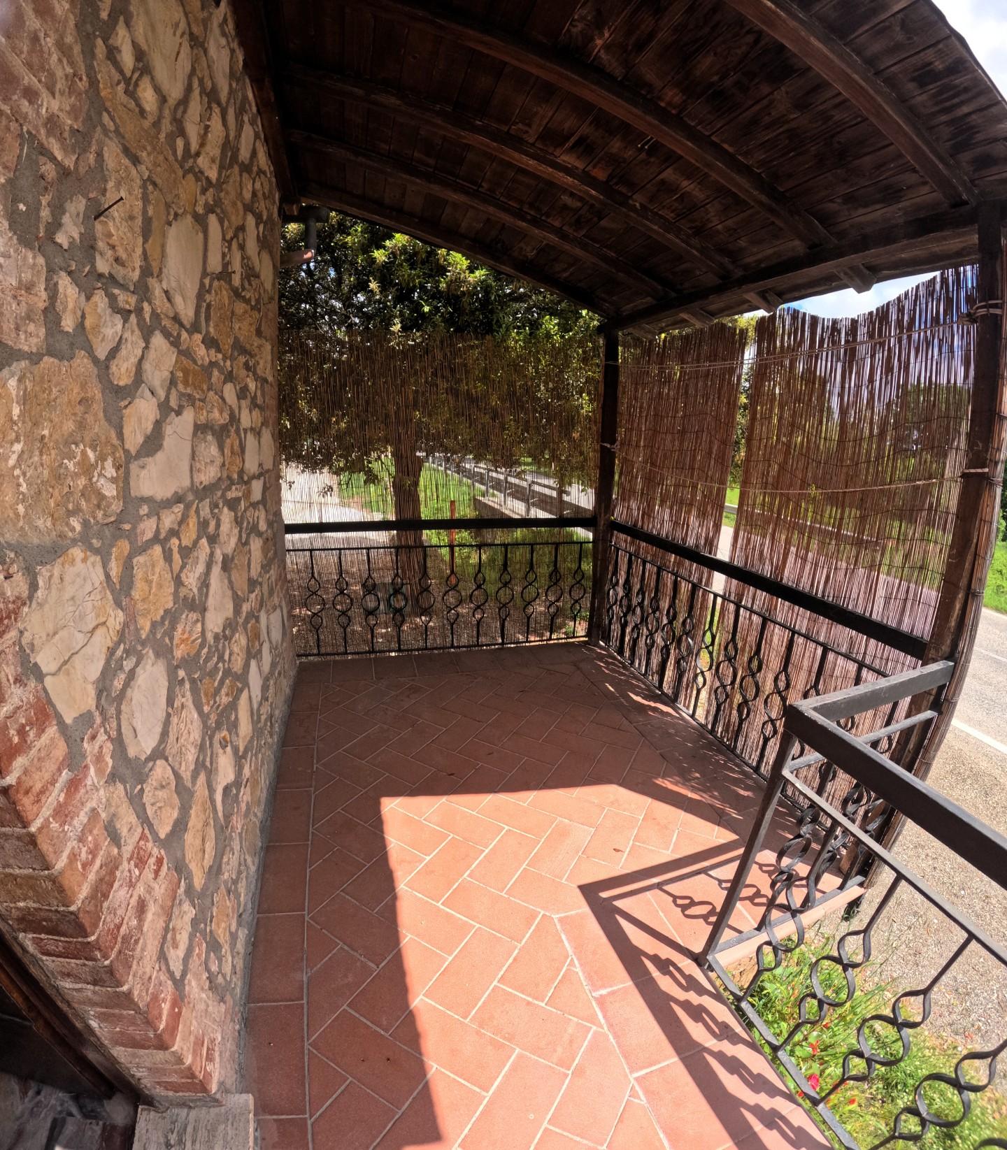 Casa indipendente con terrazzo a Casole d'Elsa