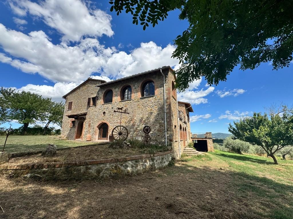 Rustico con giardino a Casole d'Elsa