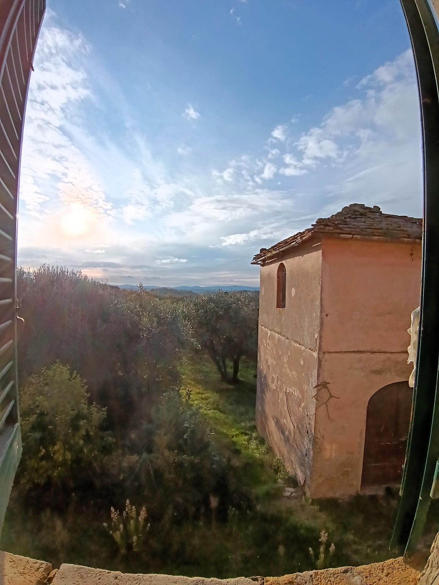 Rustico con giardino a Poggibonsi