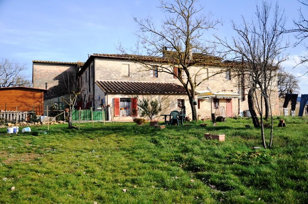 Rustico con giardino a Monteriggioni