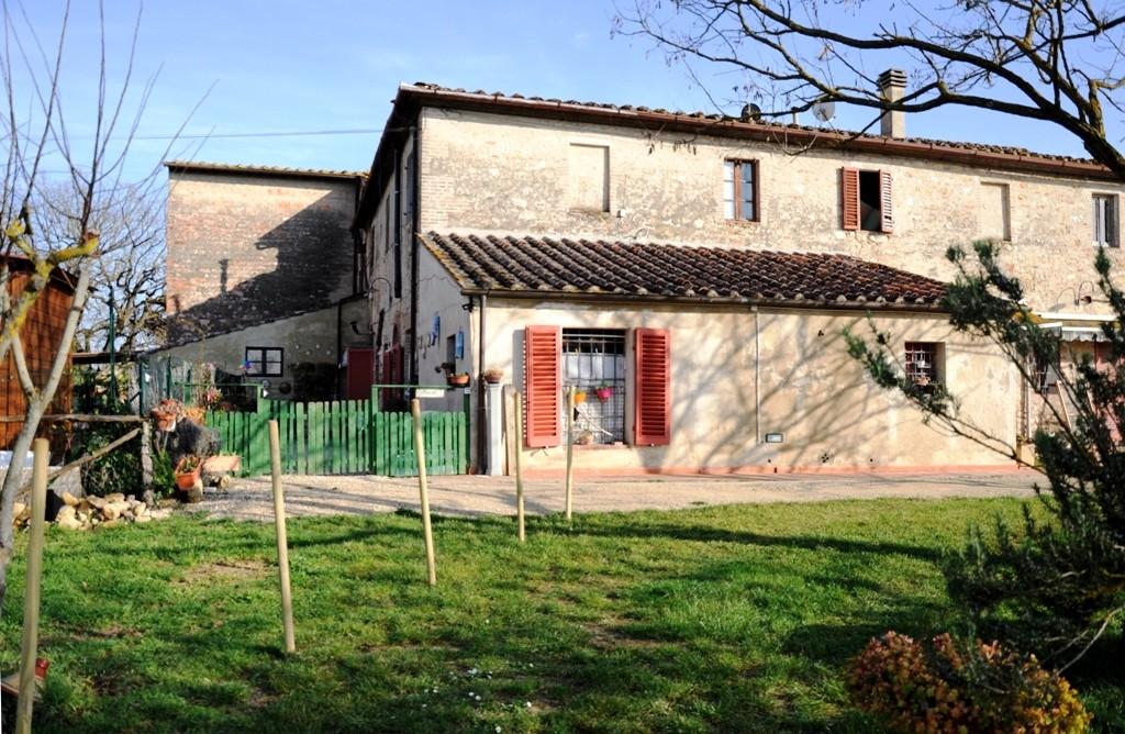 Rustico con giardino a Monteriggioni