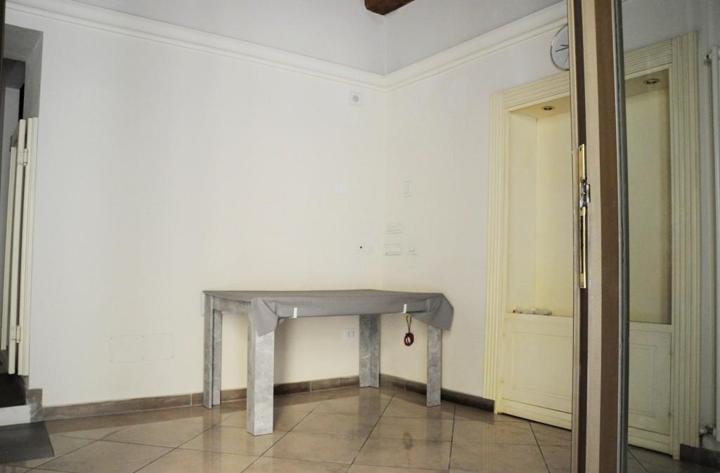 Locale commerciale in vendita a Poggibonsi