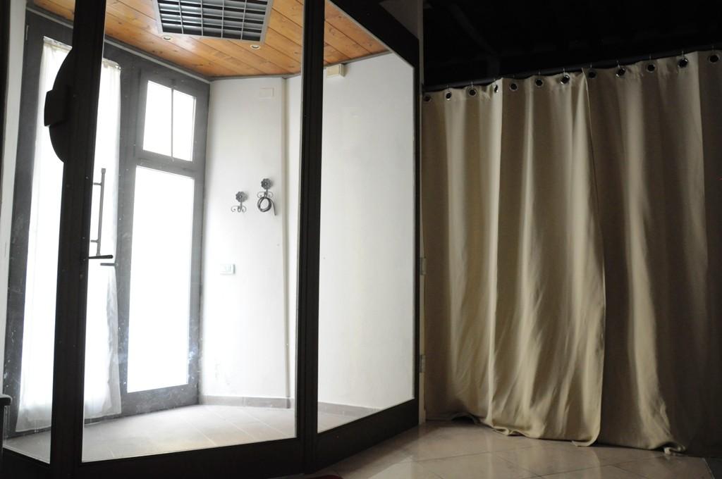 Locale commerciale in vendita a Poggibonsi