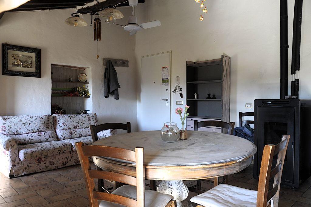 Trilocale con terrazzo, Casole d'Elsa pievescola