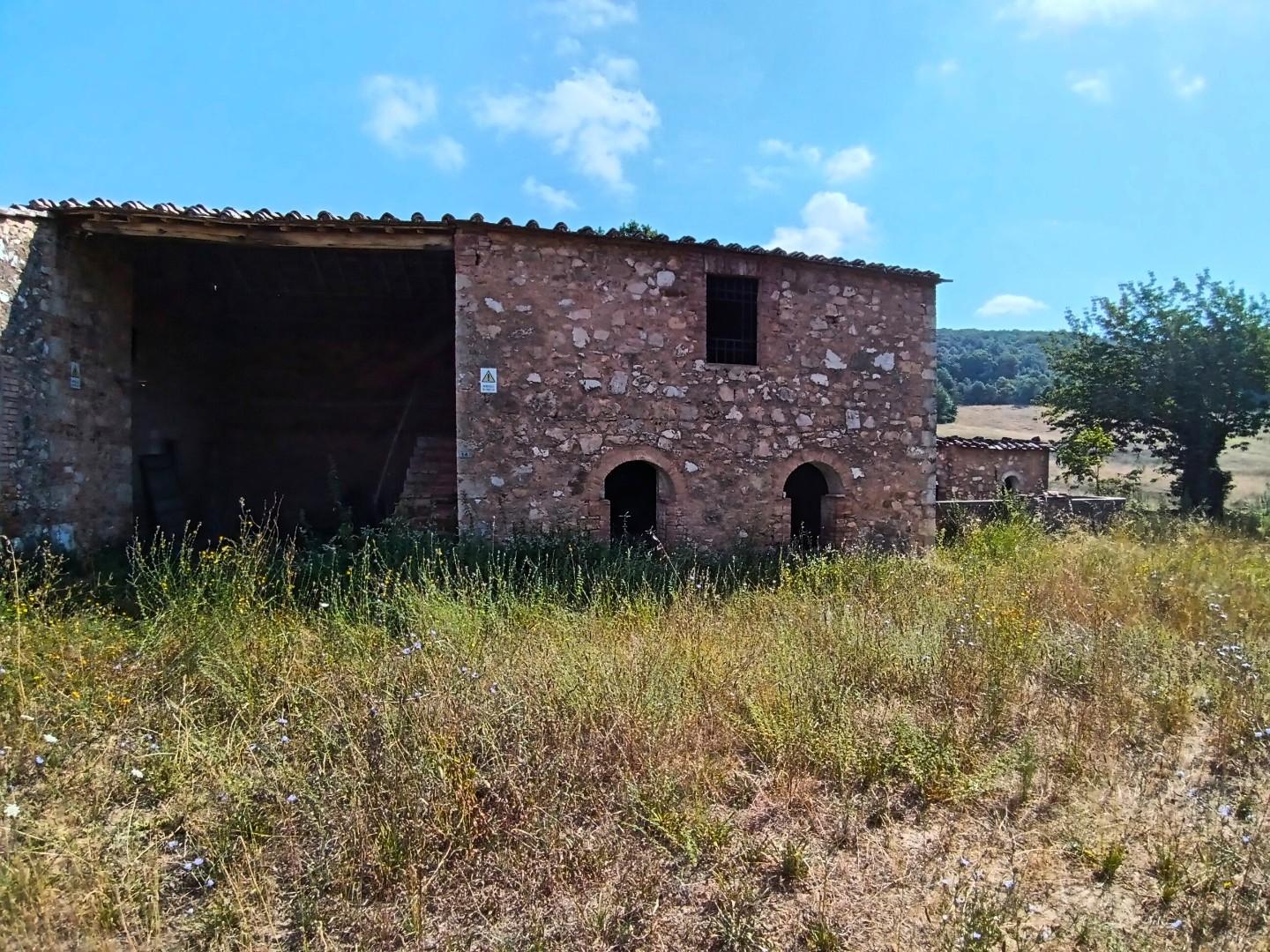 Rustico con giardino a Sovicille