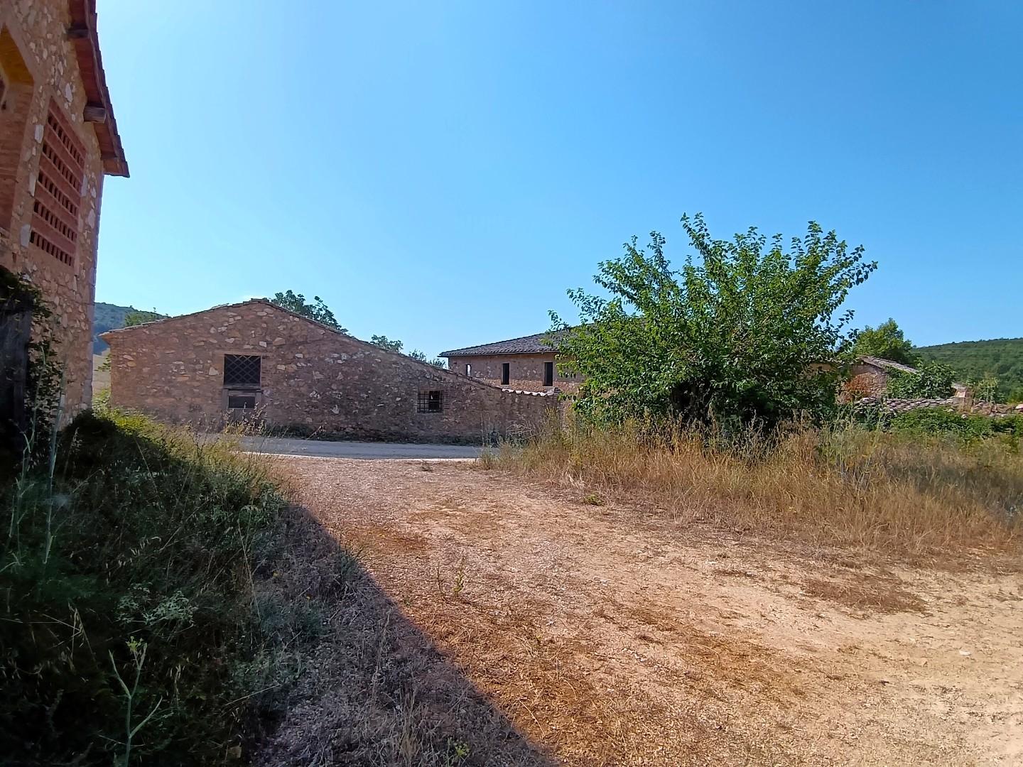Rustico con giardino a Sovicille