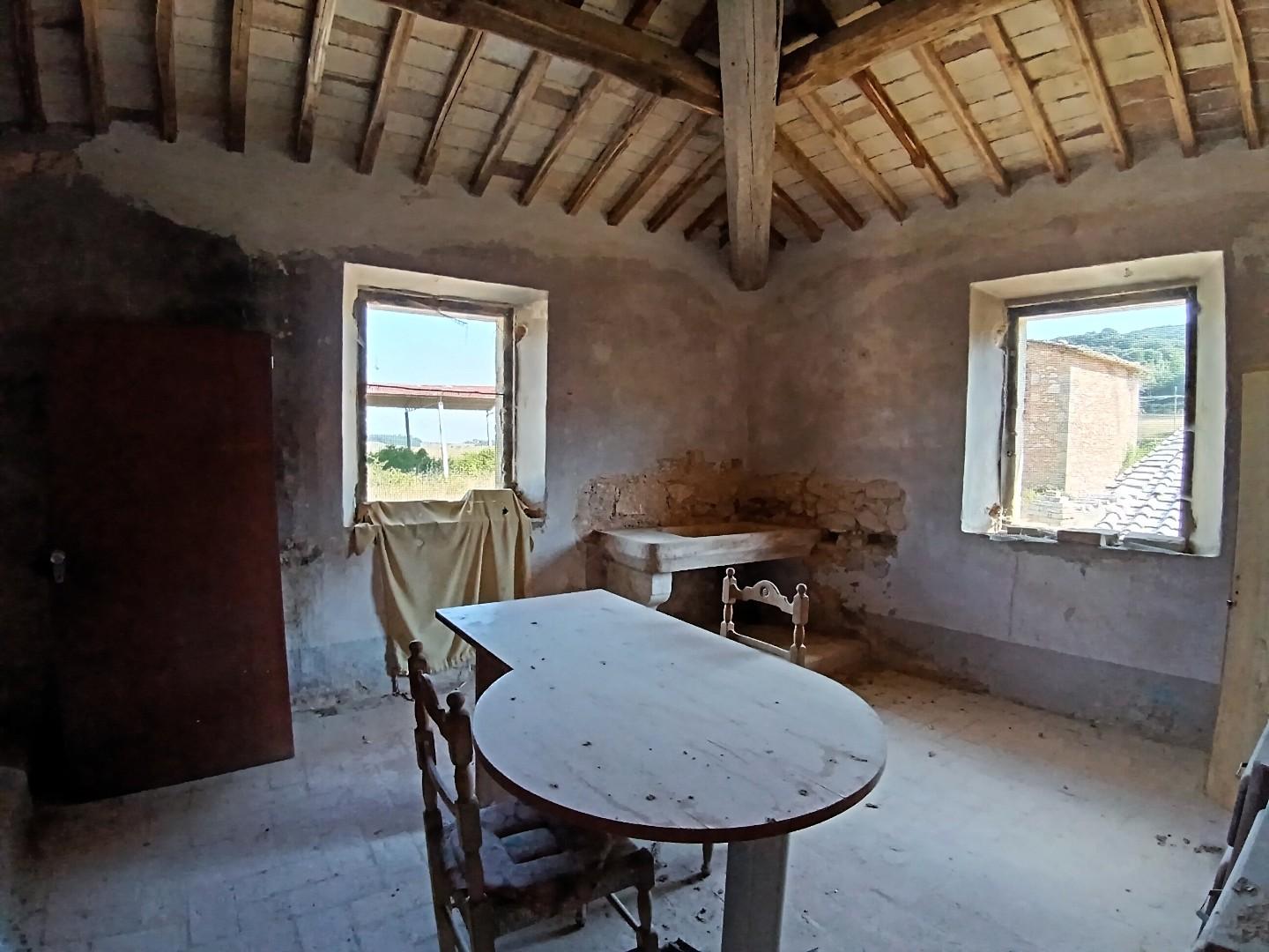 Rustico con giardino a Sovicille