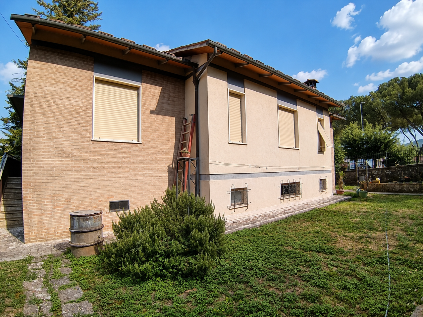 Villa con giardino, Sovicille rosia
