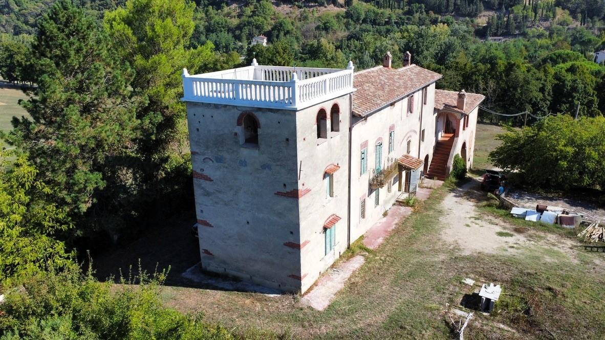 Rustico con giardino a Colle di Val d'Elsa