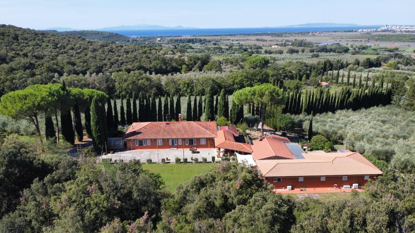 Villa con giardino a Scarlino
