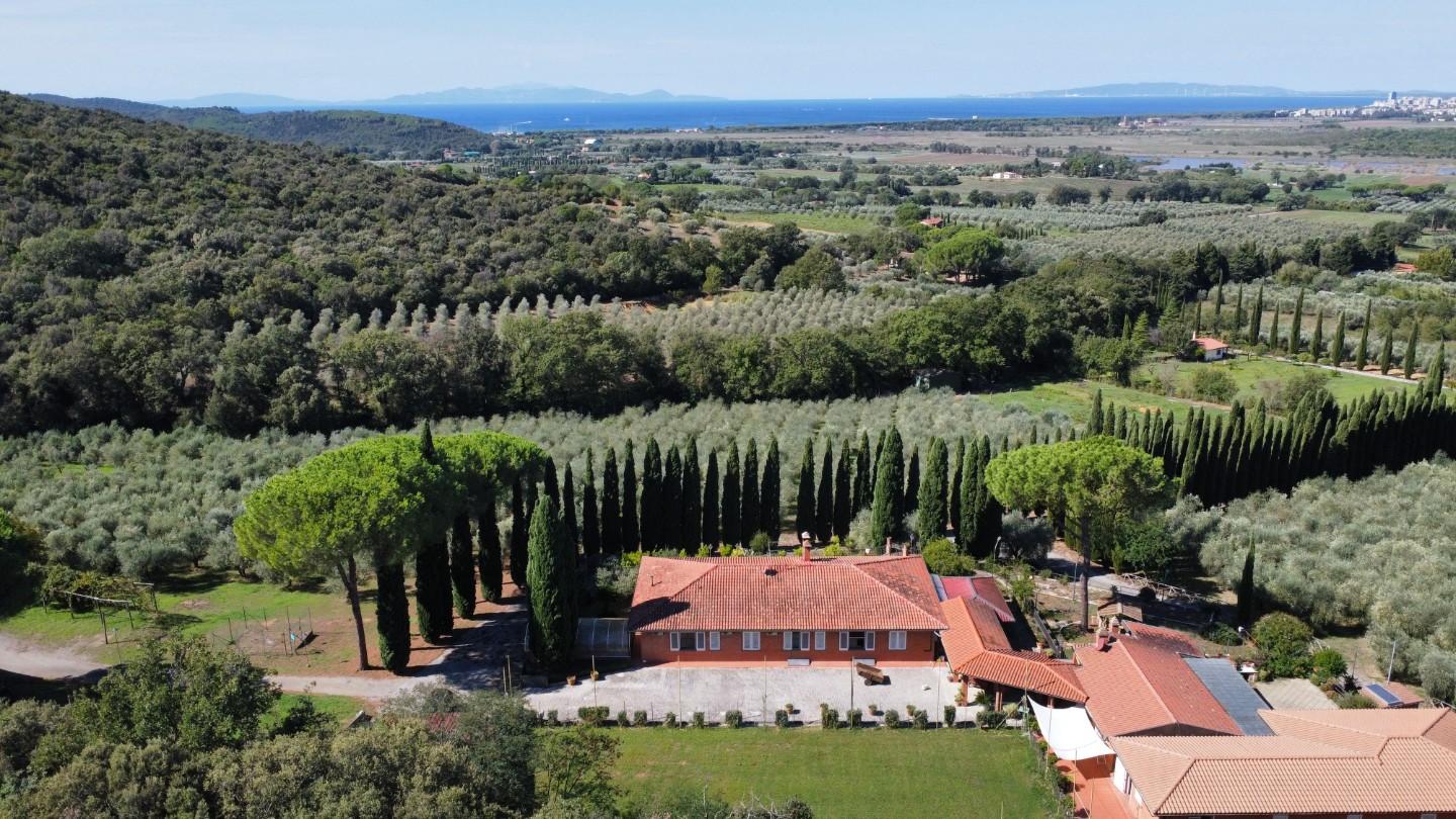 Villa con giardino a Scarlino