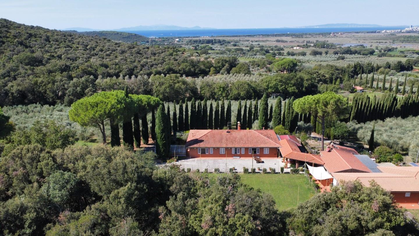 Villa con giardino a Scarlino