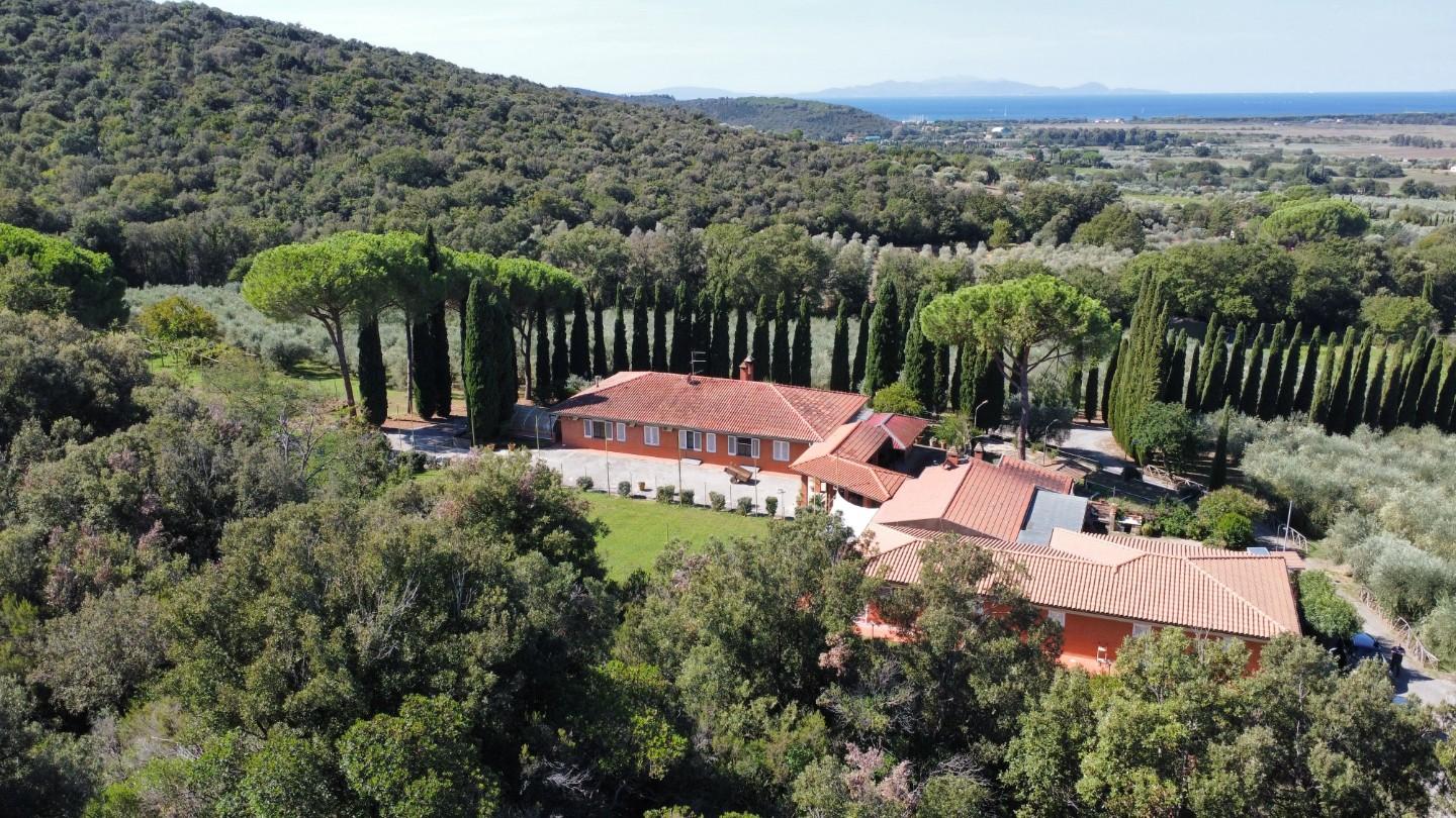 Villa con giardino a Scarlino