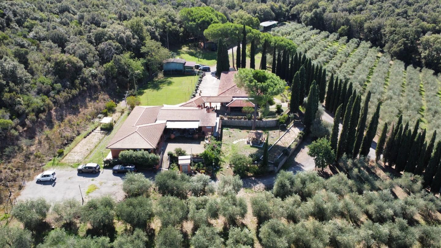 Villa con giardino a Scarlino