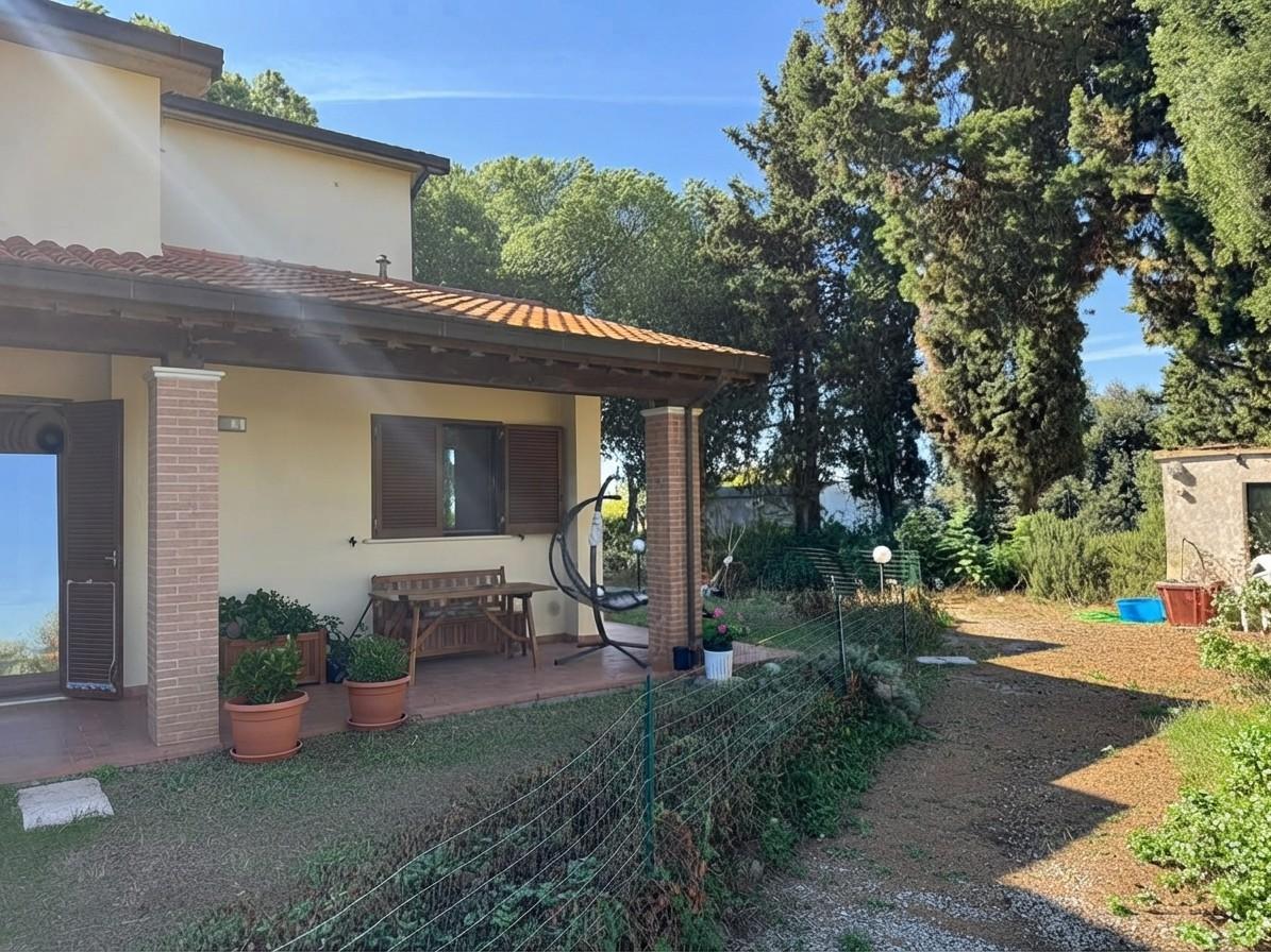 Quadrilocale con giardino a Follonica