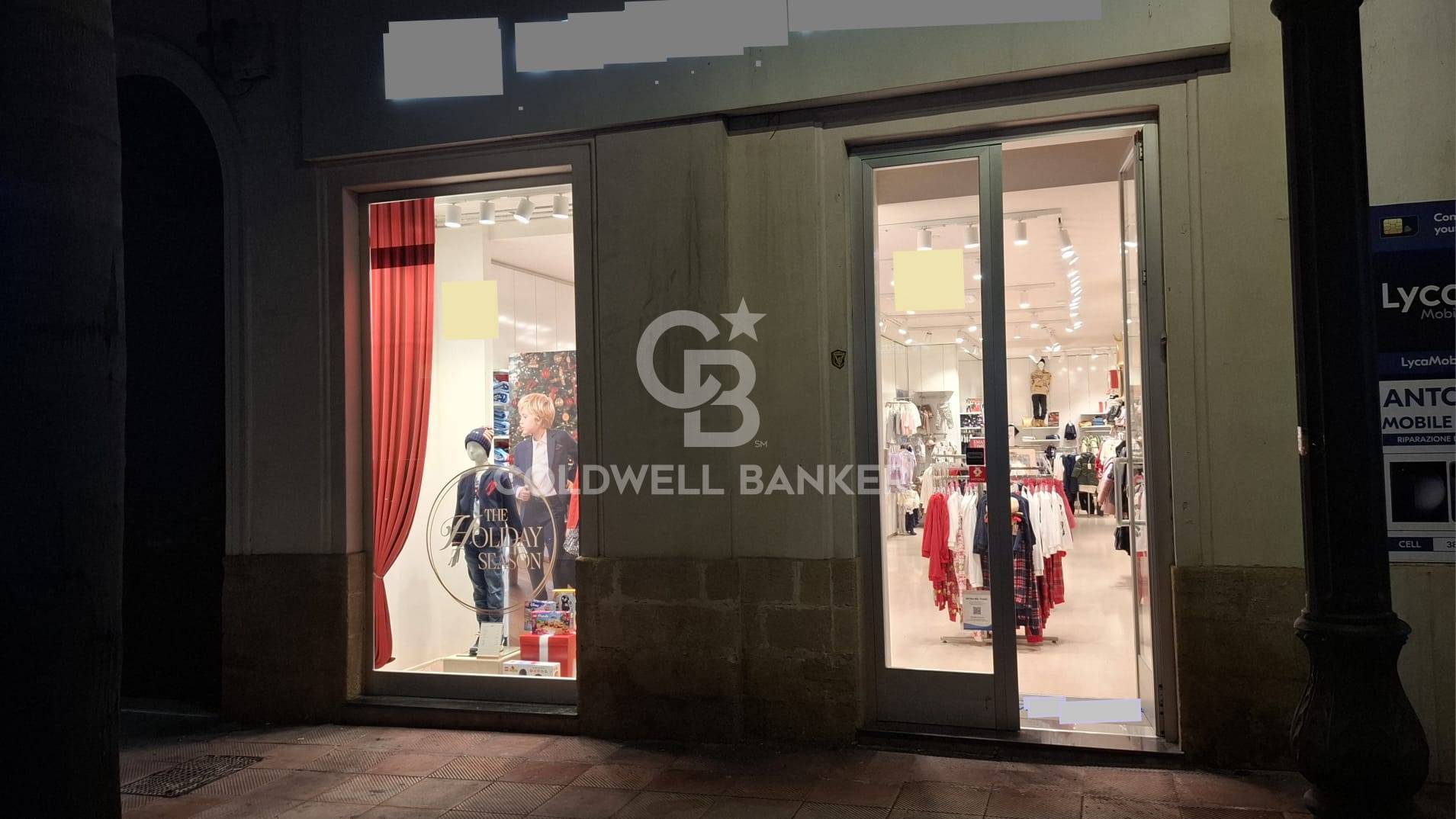 Locale commerciale in affitto a Brindisi, Centro