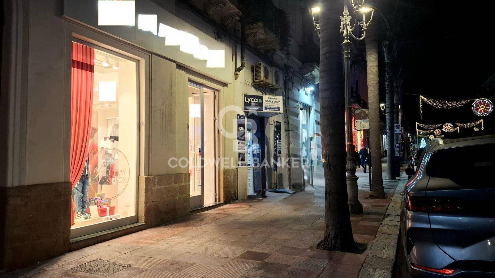 Locale commerciale in affitto a Brindisi, Centro