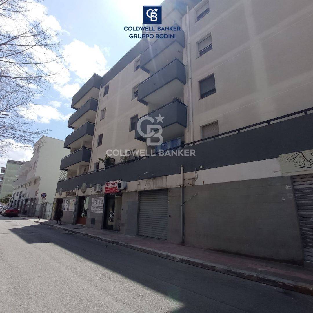 Locale commerciale in affitto a Brindisi, S. Chiara