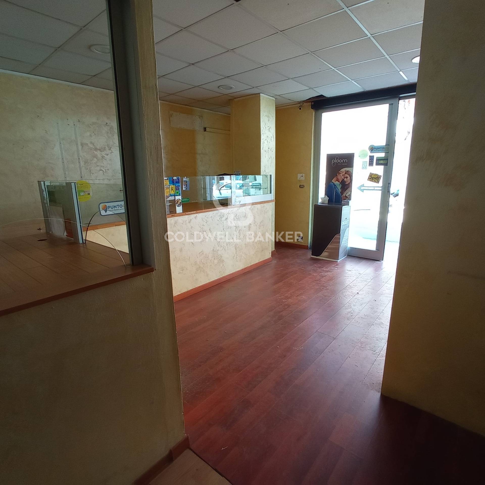 Locale commerciale in affitto a Brindisi, S. Chiara