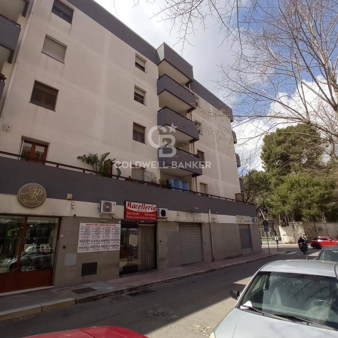 Locale commerciale in affitto a Brindisi, S. Chiara