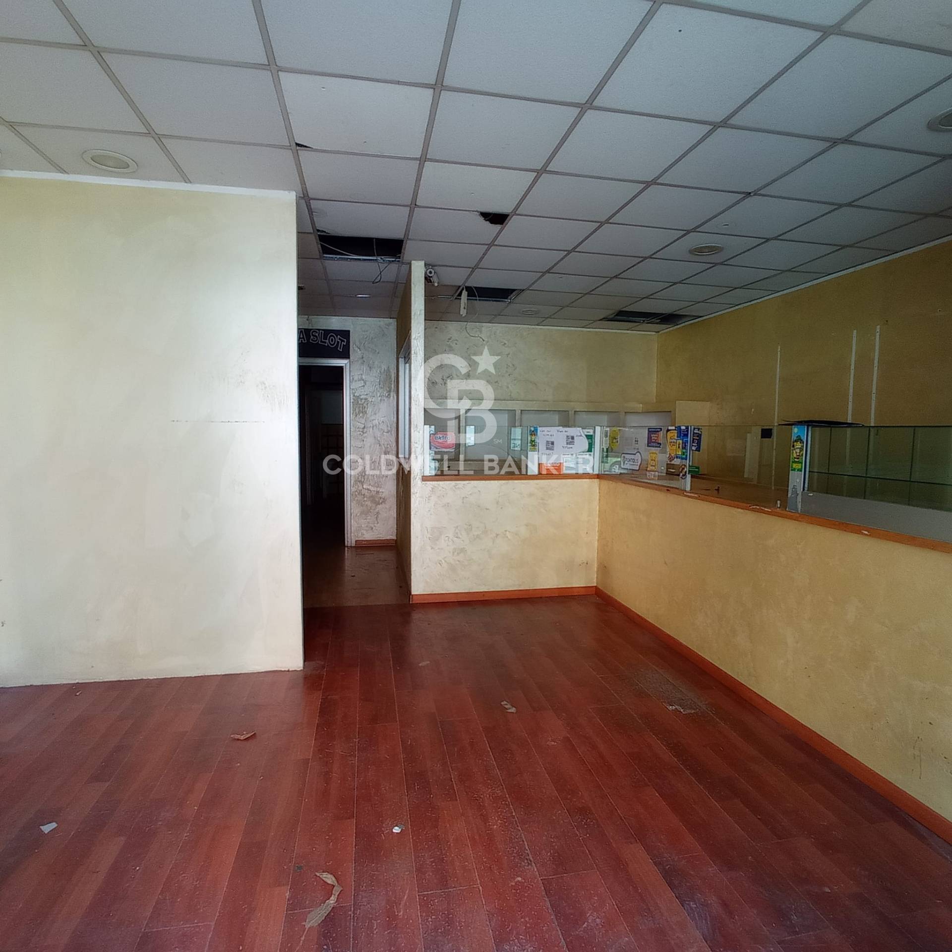 Locale commerciale in affitto a Brindisi, S. Chiara