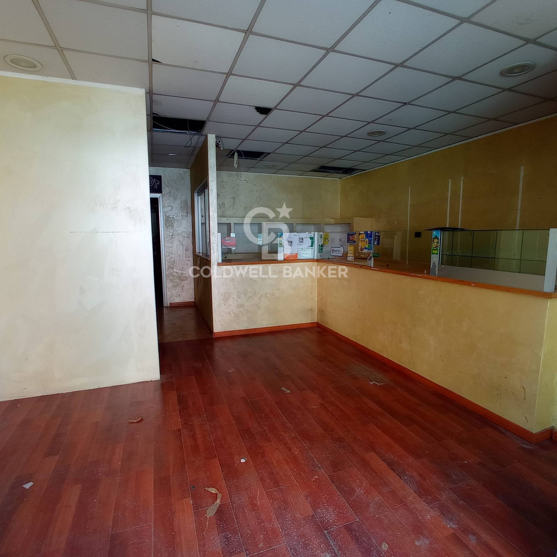 Locale commerciale in affitto a Brindisi, S. Chiara