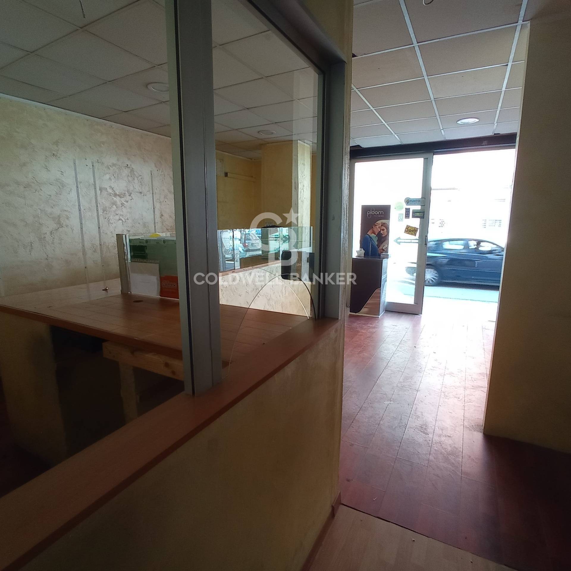 Locale commerciale in affitto a Brindisi, S. Chiara