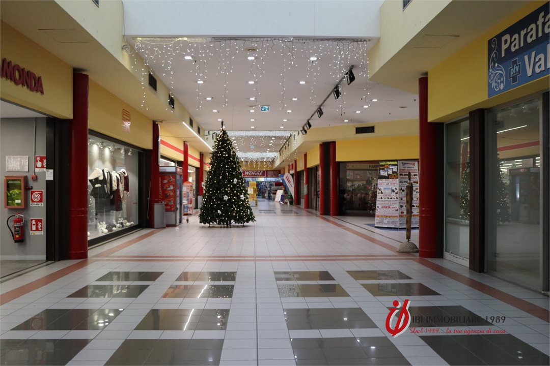 Locale commerciale in vendita a Cerea