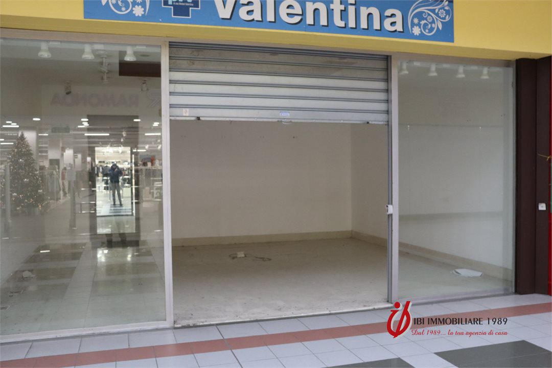 Locale commerciale in vendita a Cerea