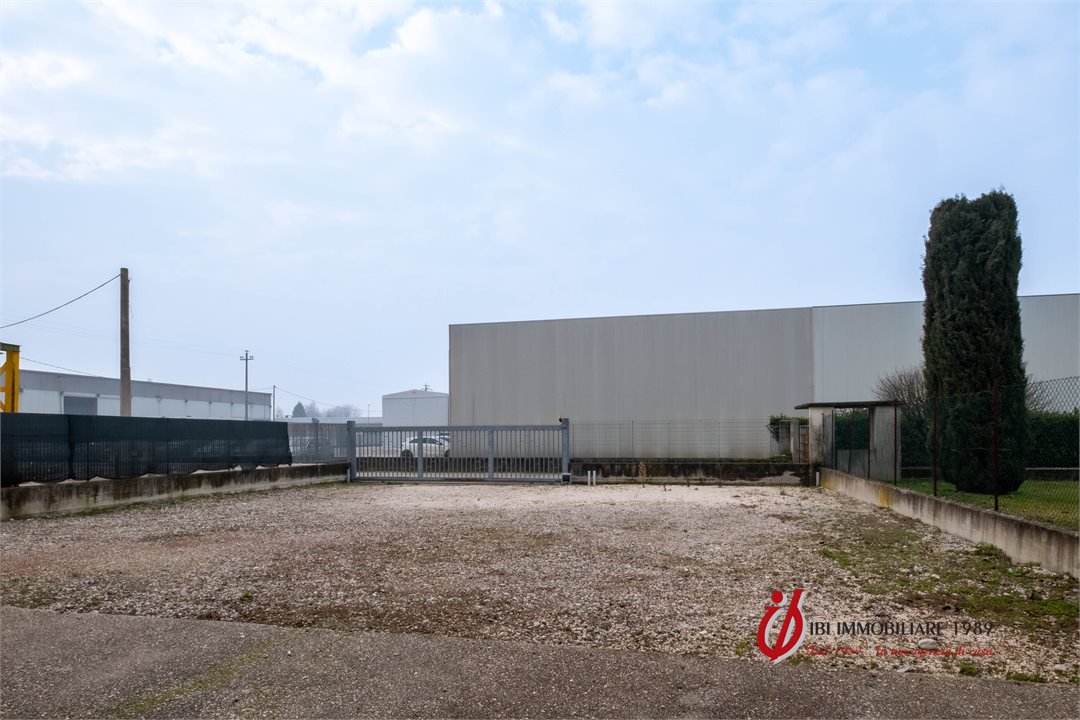 Capannone in vendita a Nogarole Rocca