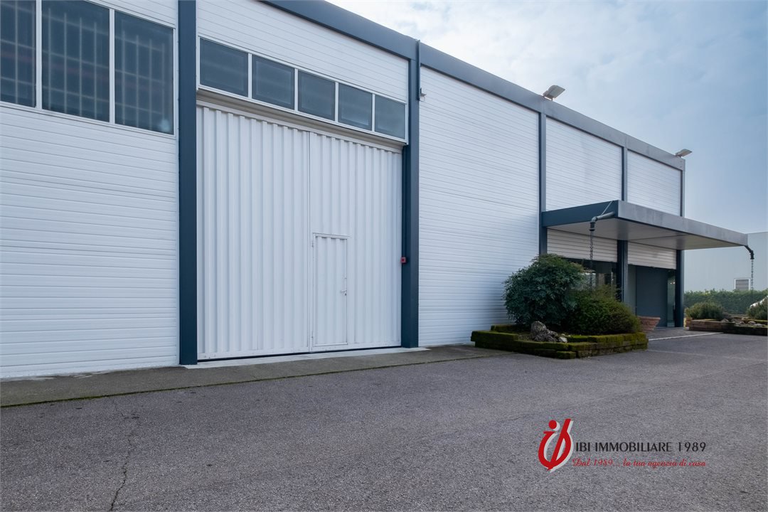 Capannone in vendita a Nogarole Rocca