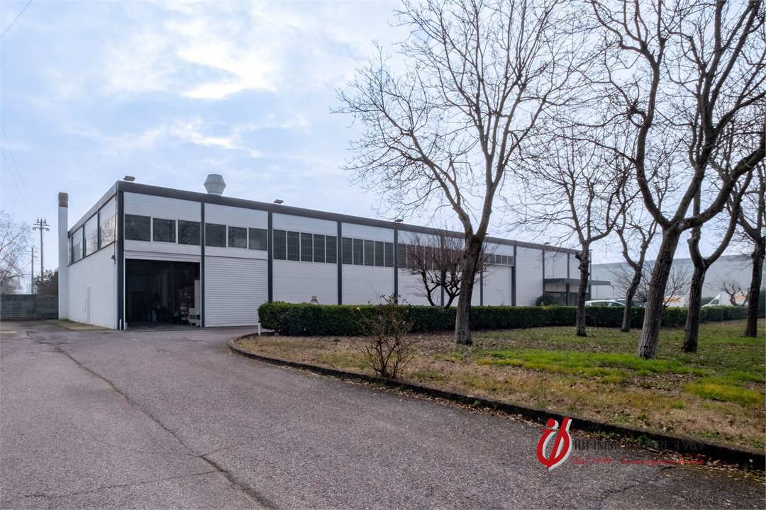 Capannone in vendita a Nogarole Rocca