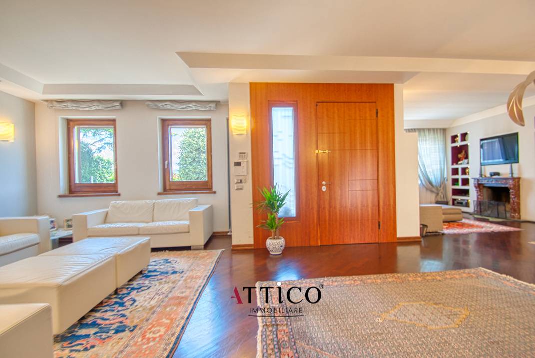 VILLA SINGOLA in vendita a Avellino