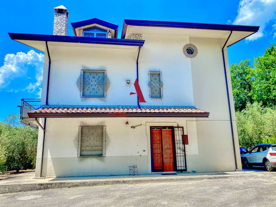 VILLA SINGOLA in vendita a Avellino