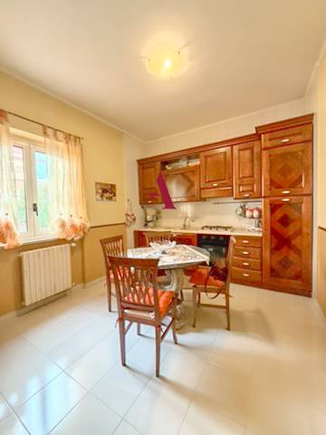 VILLA BIFAMILIARE in vendita a Avellino