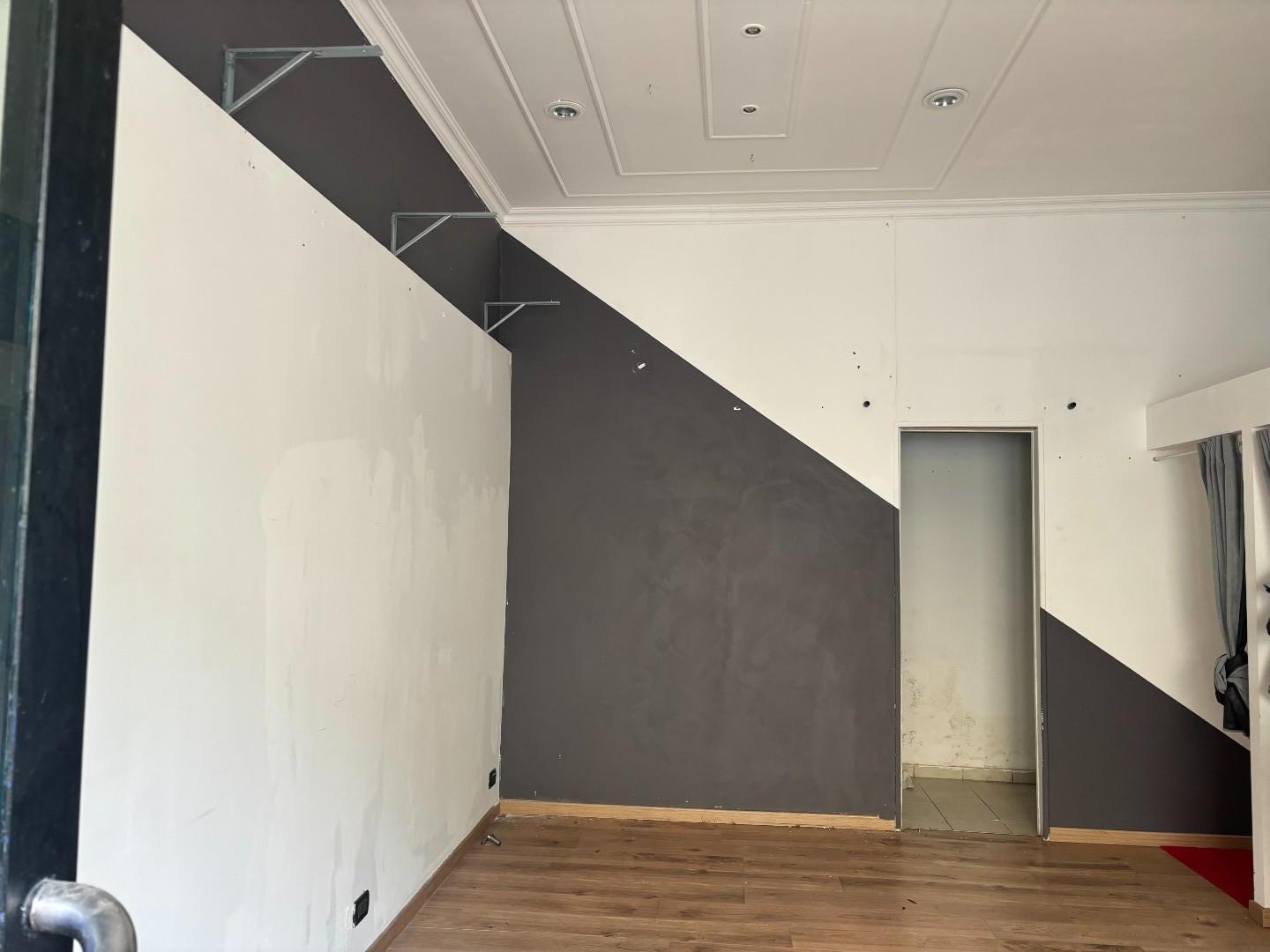 Negozio ristrutturato, Viareggio centro