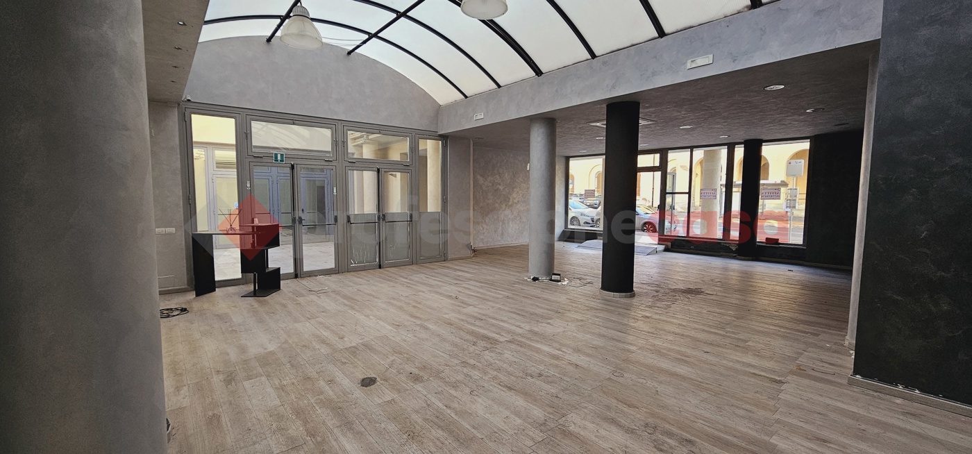 Negozio in affitto a Siena